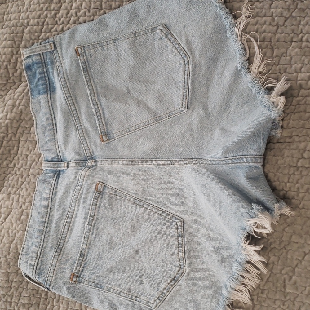Abercrombie and Fitch The 90s Relaxed Cutoff, High Rise - Picture 6 of 7